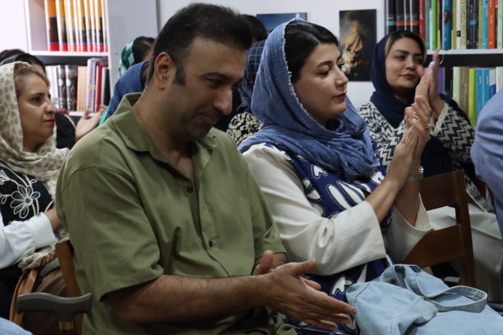 صاحب اثر روی ماه خداوند را ببوس,مهمان هنردونی 8 WhatsApp Image 2025-05-07 at 13.53.31